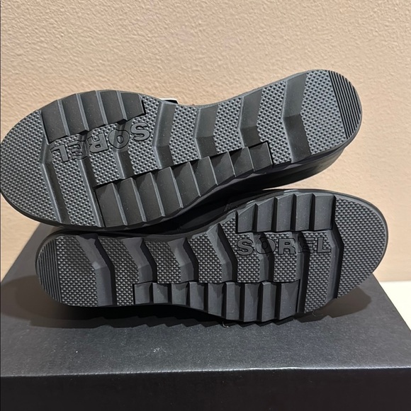 Sorel Black and Red Waterproof Leather Heeled Boots - Picture 4 of 4